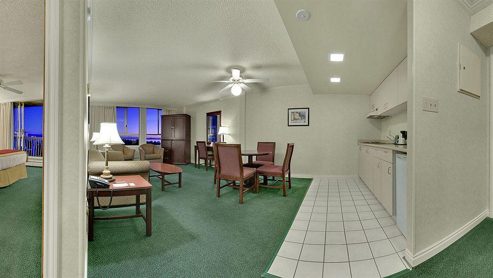 Harbour Towers Hotel & Suites Victoria Extérieur photo