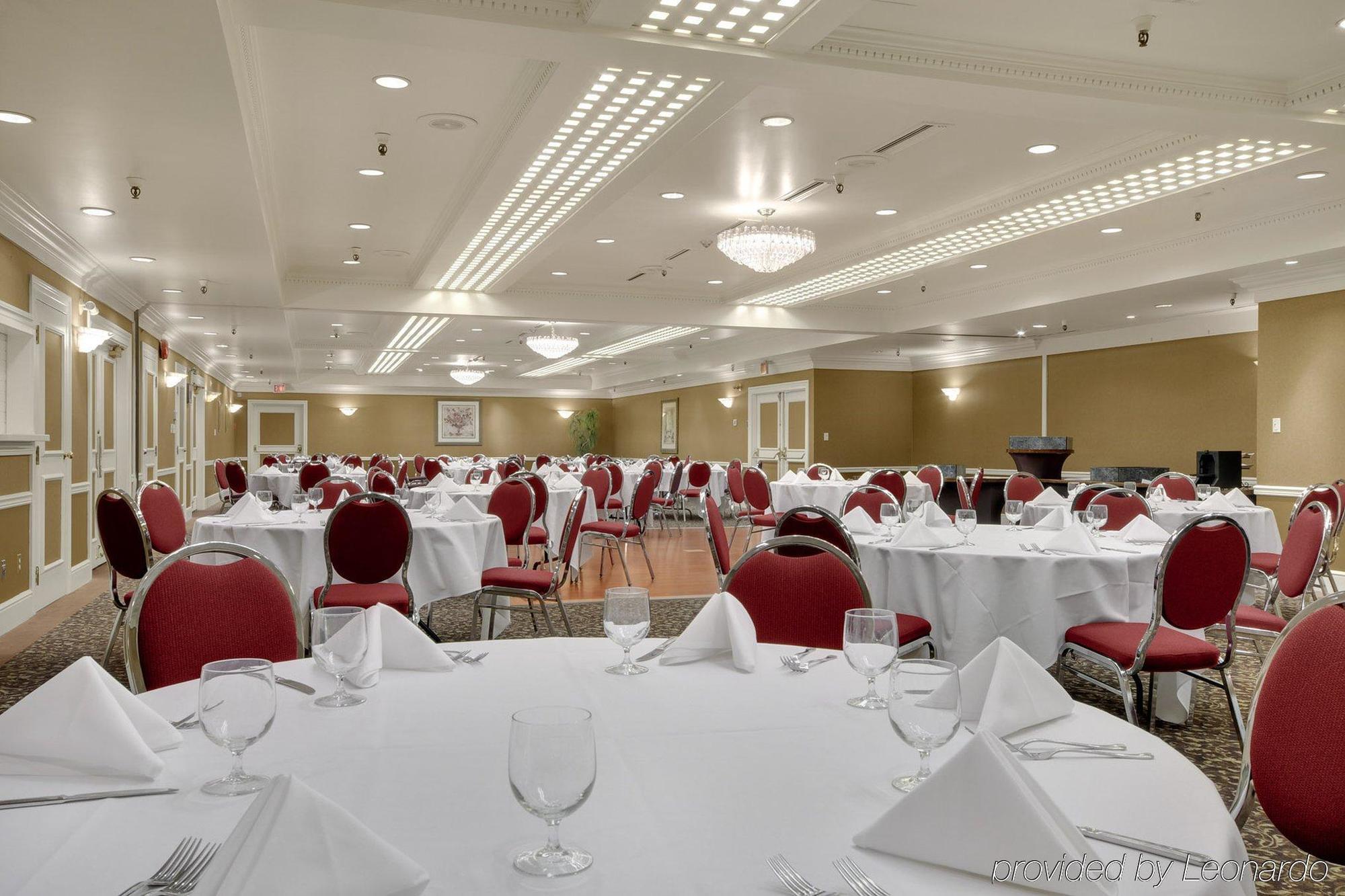 Harbour Towers Hotel & Suites Victoria Extérieur photo