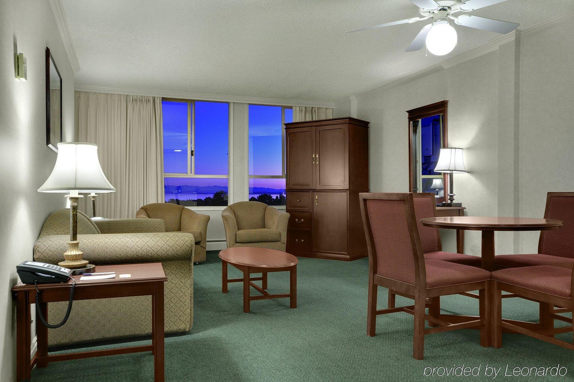 Harbour Towers Hotel & Suites Victoria Extérieur photo