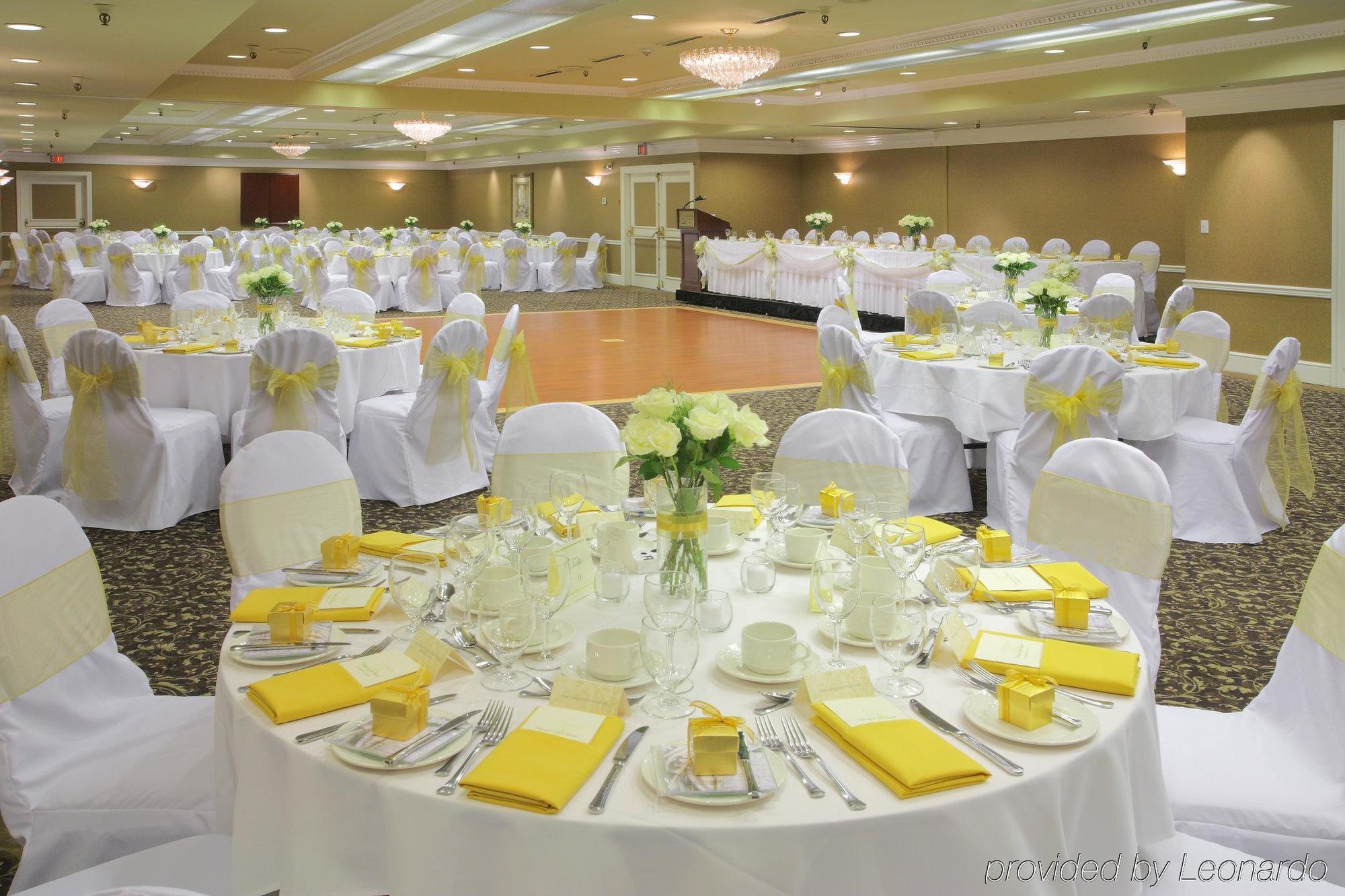 Harbour Towers Hotel & Suites Victoria Extérieur photo