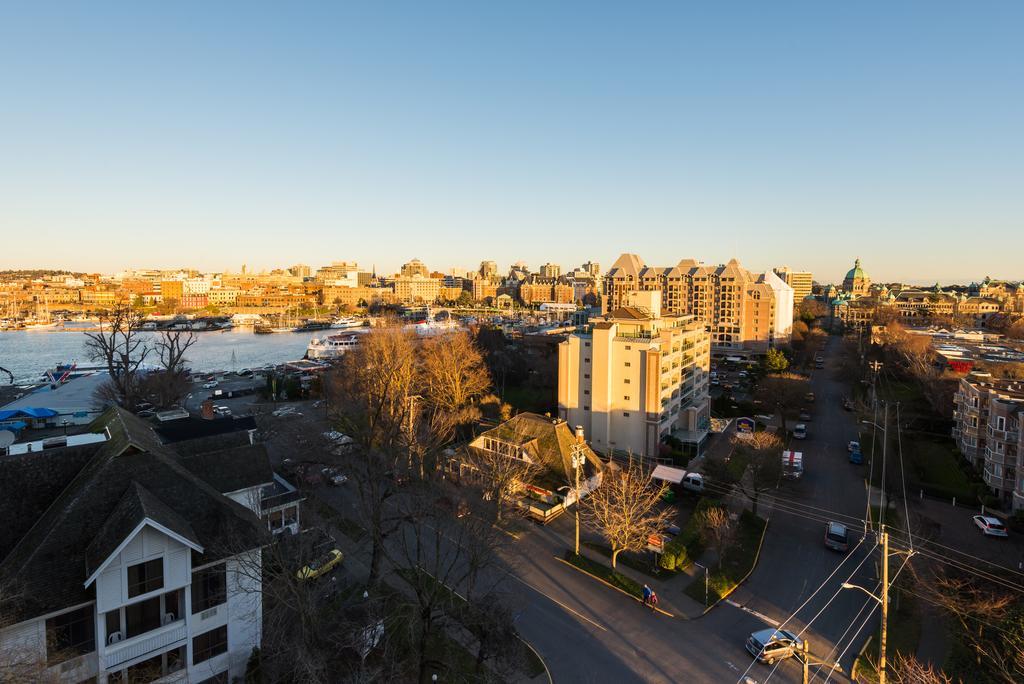 Harbour Towers Hotel & Suites Victoria Extérieur photo