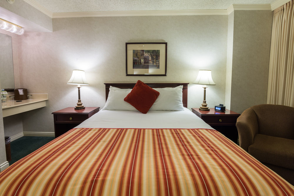 Harbour Towers Hotel & Suites Victoria Extérieur photo