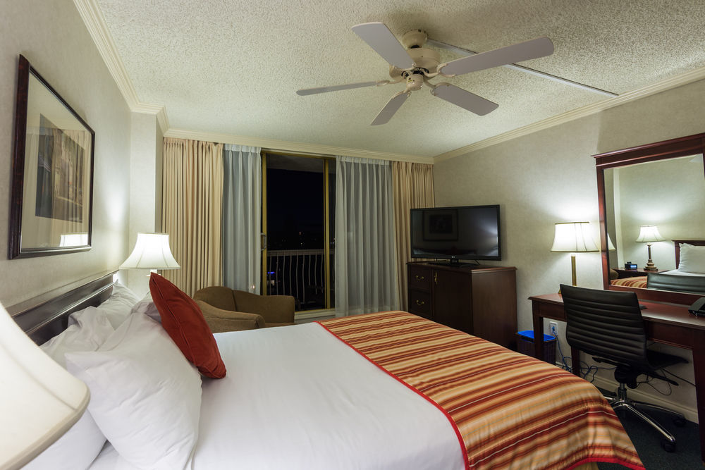 Harbour Towers Hotel & Suites Victoria Extérieur photo