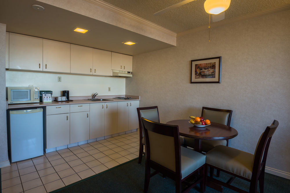 Harbour Towers Hotel & Suites Victoria Extérieur photo