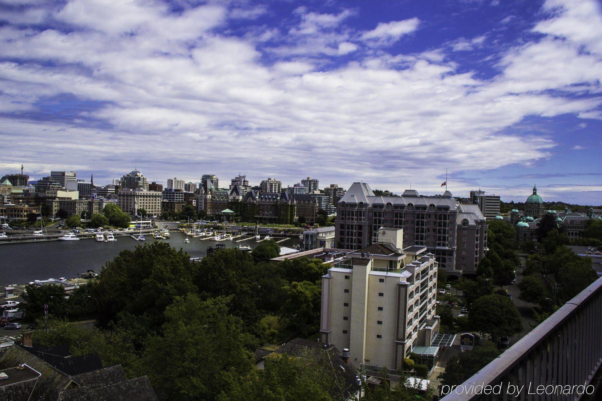 Harbour Towers Hotel & Suites Victoria Extérieur photo