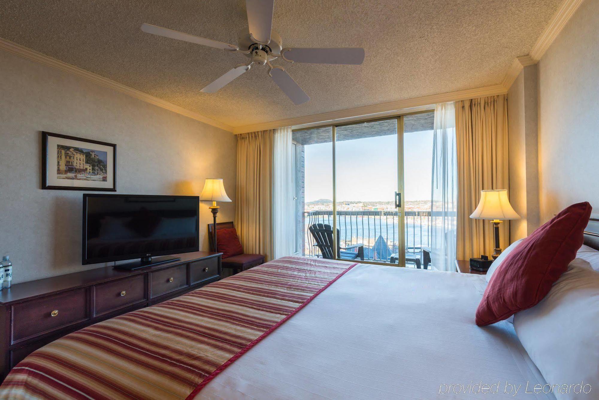 Harbour Towers Hotel & Suites Victoria Extérieur photo