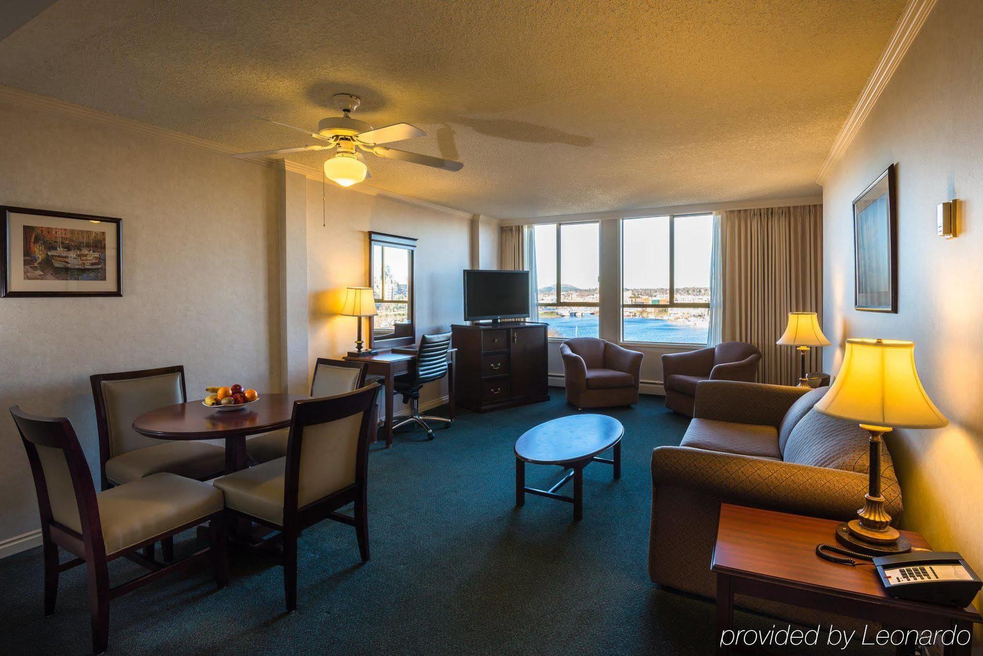 Harbour Towers Hotel & Suites Victoria Extérieur photo