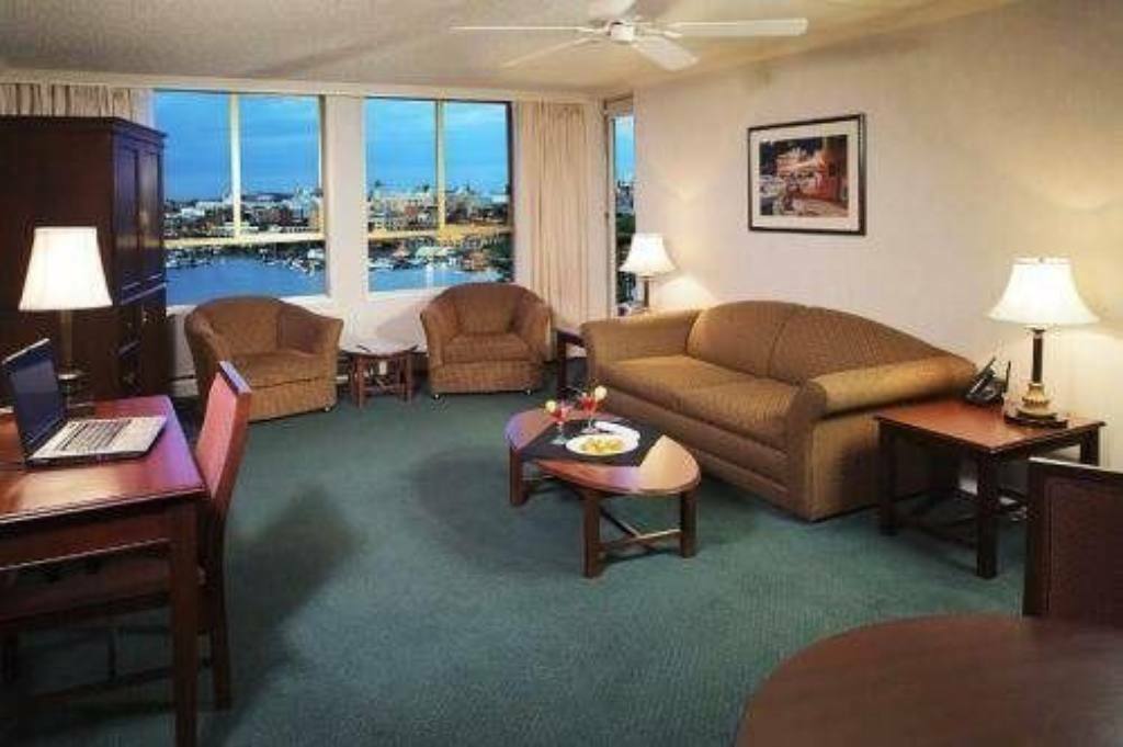 Harbour Towers Hotel & Suites Victoria Extérieur photo