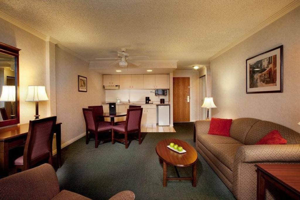 Harbour Towers Hotel & Suites Victoria Extérieur photo