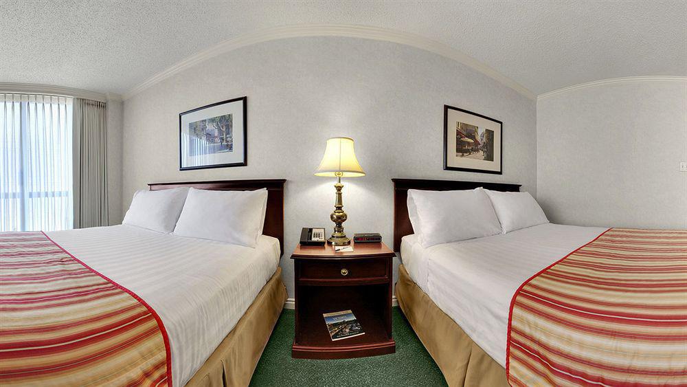 Harbour Towers Hotel & Suites Victoria Extérieur photo