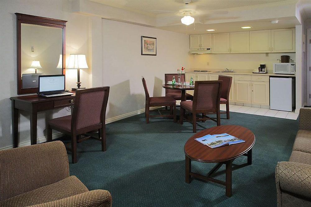 Harbour Towers Hotel & Suites Victoria Chambre photo